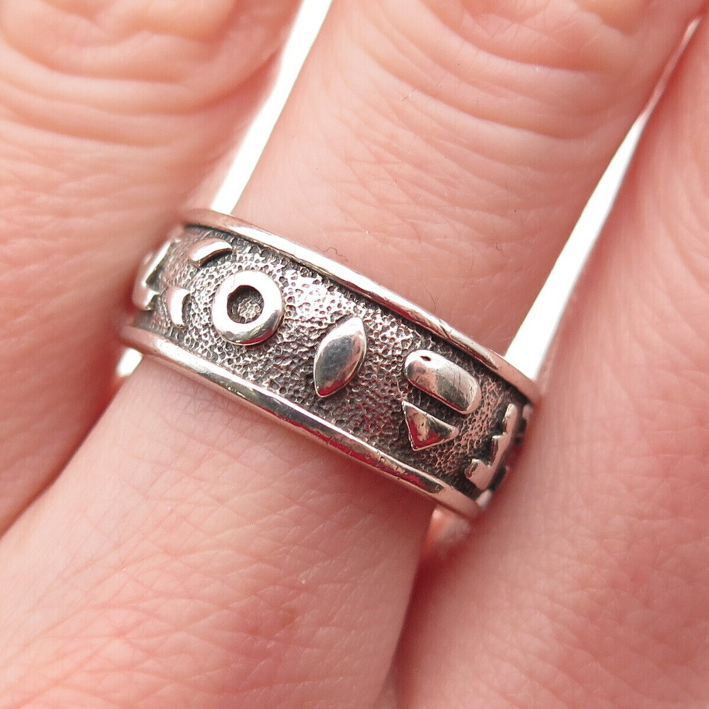 925 Sterling Silver Vintage Symbol All Around Oxidized Band Ring Size 7